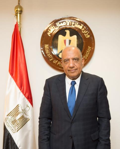 محمود عصمت: انتظروا نقلة نوعية في قطاع الغزل والنسيج بمصر