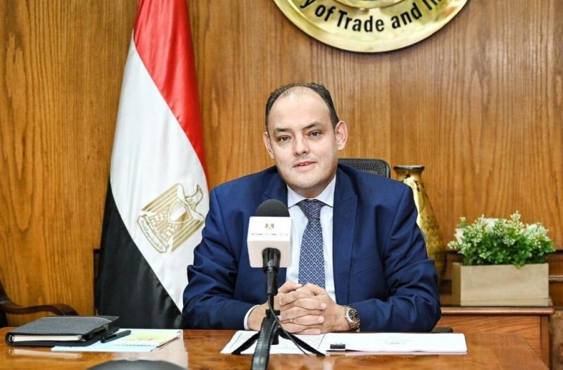 وزير الصناعة والتجارة: نسعى لتوطين صناعة السيارات الكهربائية في السوق المصري