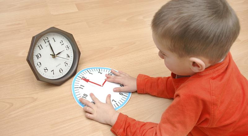 أفكار بسيطة لتعليم الطفل أهمية الوقت