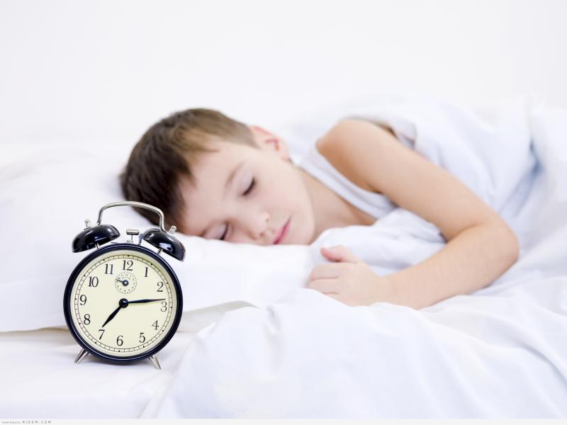 نصائح لتعويد طفلك على الاستيقاظ مبكرا قبل الدراسة
