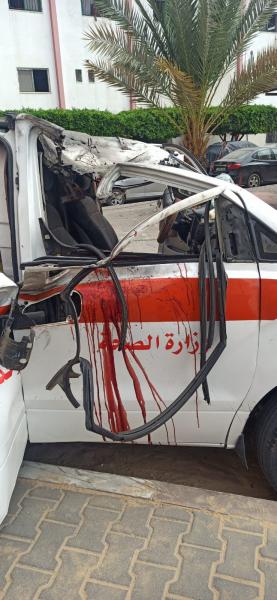 بالصور...الاحتلال الإسرائيلي يقصف 5 سيارات إسعاف ويستشهد 3 من الكوادر الطبية