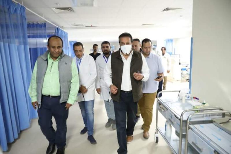 الدكتور خالد عبدالغفار يتفقد تطوير مستشفى طهطا العام