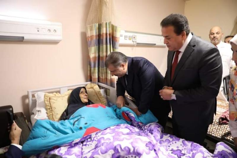 وزير الصحة يتابع الجرحى الفلسطنيين الذين يتلقون العلاج بمصر