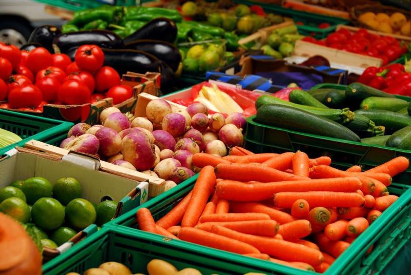 أسعار الخضراوات والفاكهة اليوم في سوق العبور للجملة