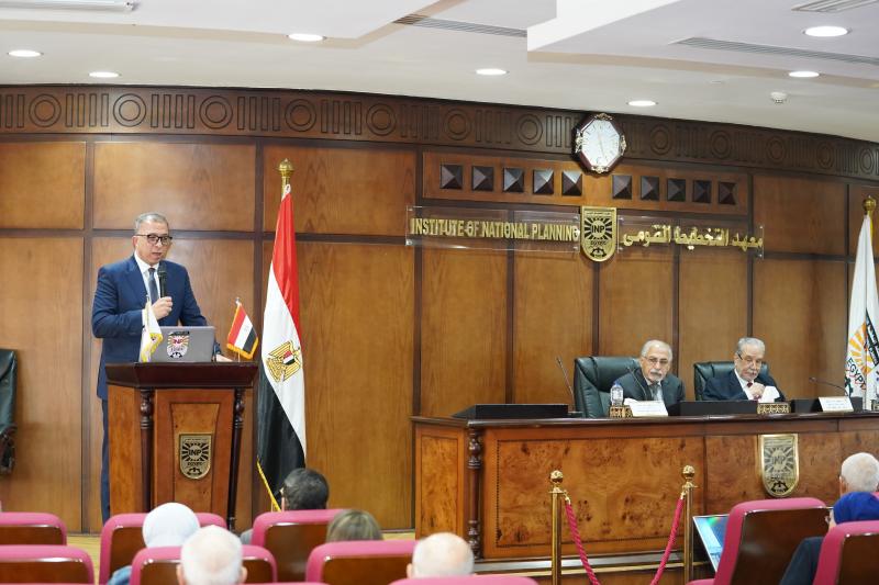 معهد التخطيط القومي يعقد أولى حلقات سمينار الثلاثاء حول ”المخاطر العالمية والإقليمية وانعكاساتها على التنمية في مصر”