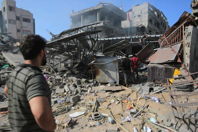 القاهرة الإخبارية: اشتباكات عنيفة بين الفصائل والاحتلال شمال ووسط قطاع غزة