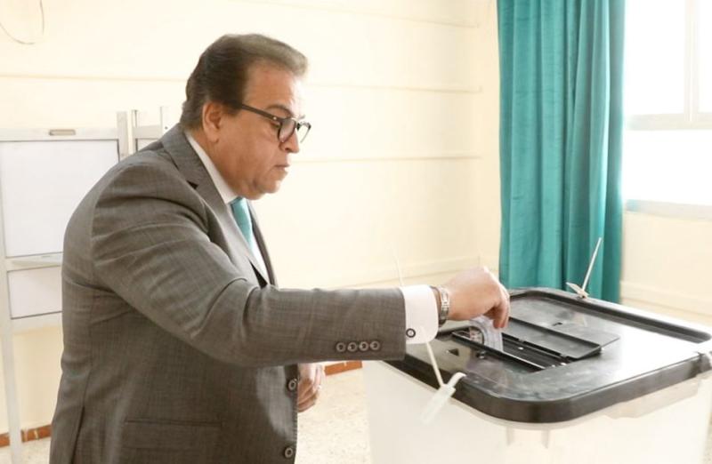 بالفيديو...وزير الصحة يدلي بصوته في الانتخابات الرئاسية خلال أول أيام الاقتراع