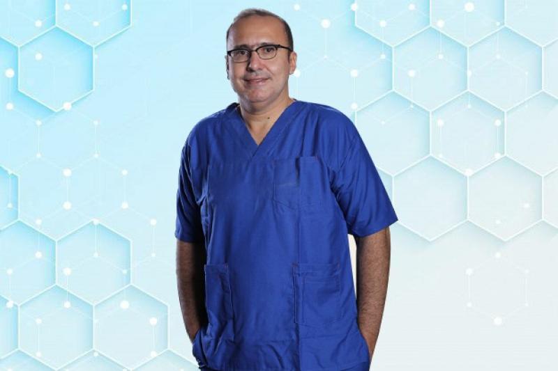 الدكتور وليد الدالى أستاذ جراحات الأوعية الدموية وعلاج القدم السكرى بجامعة القاهرة