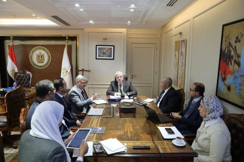 وزير التعليم العالي يبحث سبل دعم جهود الارتقاء بالبحث العلمي في مصر