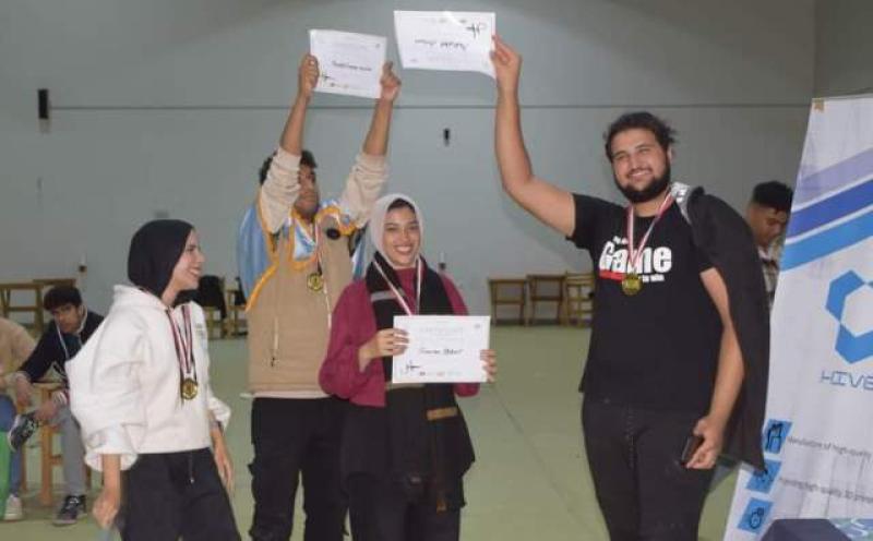 طلاب الجامعة المصرية الروسية يحصلون على مراكز متقدمة بمسابقة كرة القدم للروبوتات