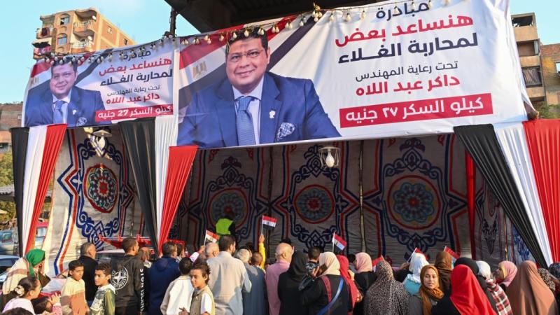 داكر عبد اللاه يؤسس مبادرة هنساعد بعض لمحاربة الغلاء بمنشأة ناصر بالقاهرة