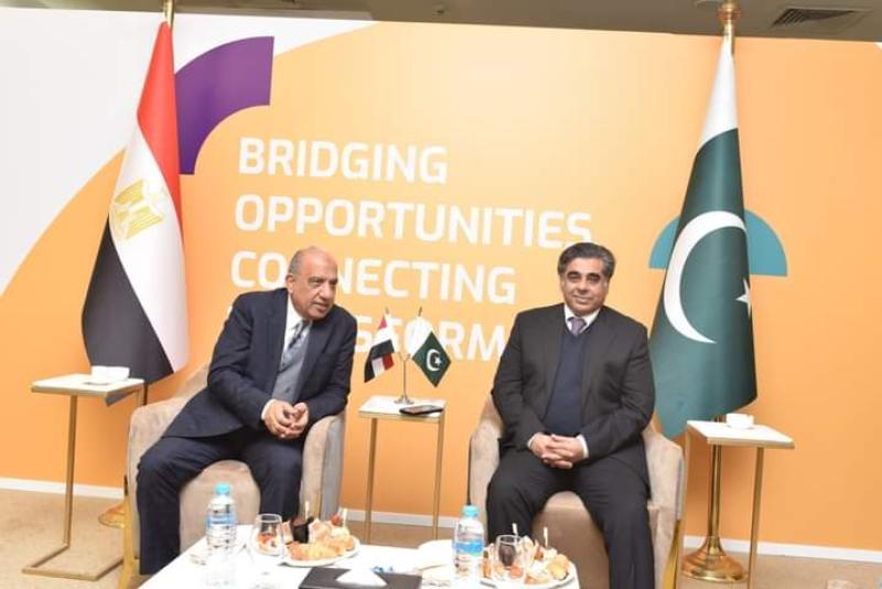 الدكتور محمود عصمت يبحث مع وزير التجارة الباكستاني سبل تعزيز التعاون وفتح سبل جديدة للاستثمار