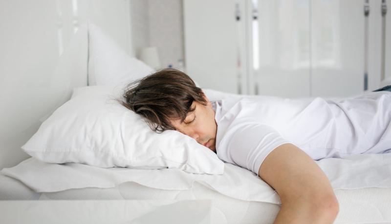 دراسة تكشف العلاقة بين الأنماط الغذائية وجودة النوم