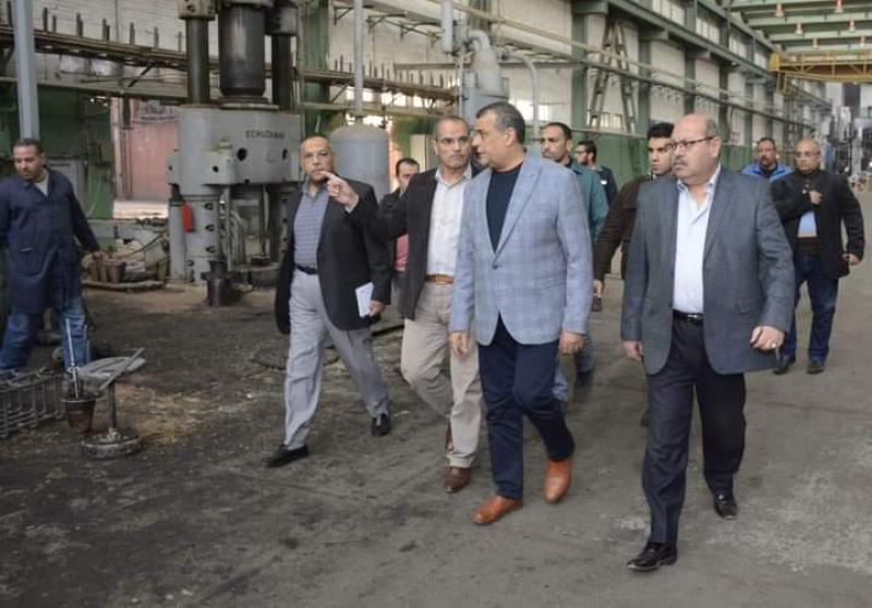 وزير الإنتاج الحربي يتفقد شركة حلوان للصناعات الهندسية