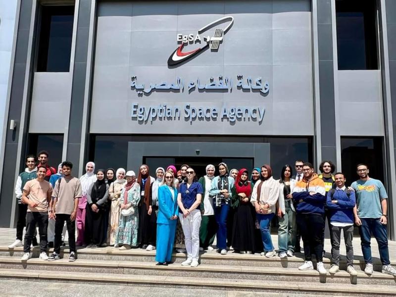 في اليوم العالمي للفضاء.. زهور روسية في وكالة الفضاء المصرية