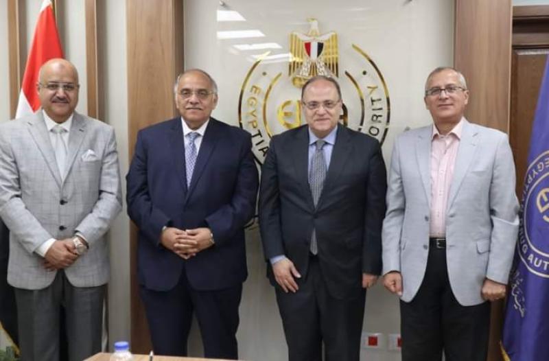تفاصيل ...اجتماع رئيس هيئة الدواء المصرية مع ممثلي المجلس الأعلى