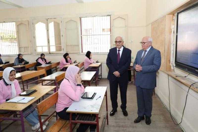 رضا حجازي يتفقد امتحانات الصف الثاني الإعدادي ببورسعيد
