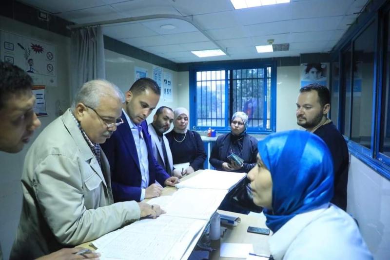 نائب وزير الصحة يطمئن على الحالة الصحية للمرضى في أقسام مستشفى عين شمس العام