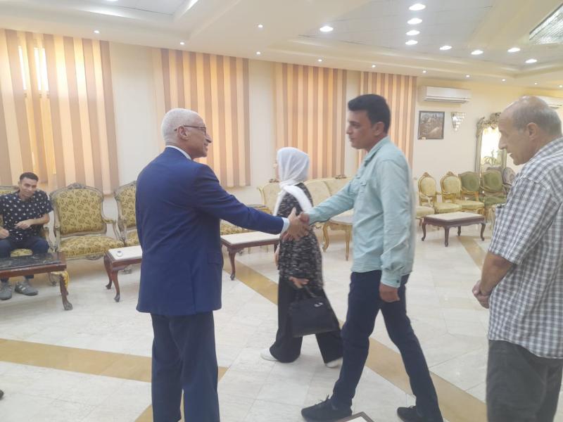 محافظ شمال سيناء يستقبل أعضاء حزب التجمع بشمال سيناء