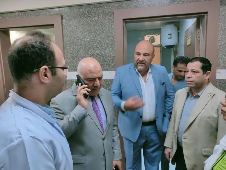 محافظ القليوبية يستعين بالدكتور إبراهيم كامل خبير التجميل والحروق للاطمئنان على مصاب حريق الشدية ببنها