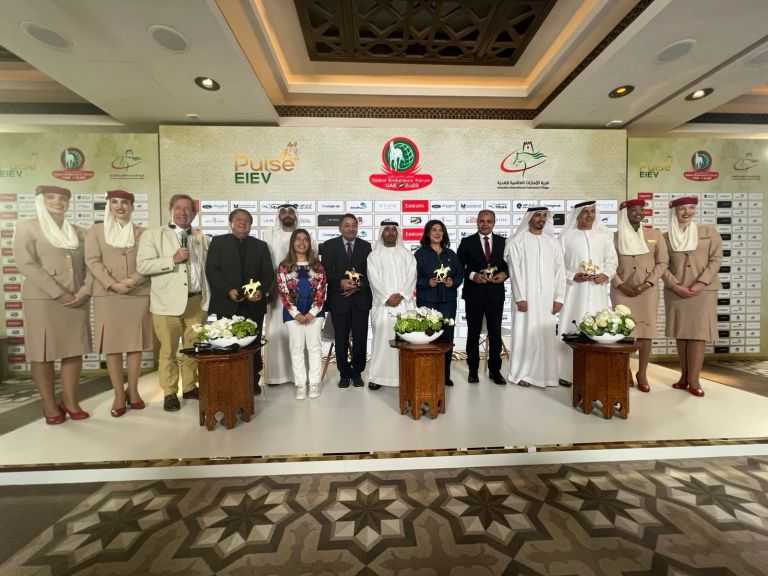 الإعلام والقدرة على التحمّل… شراكة استراتيجية تعزّز ريادة الإمارات في سباقات الخيول