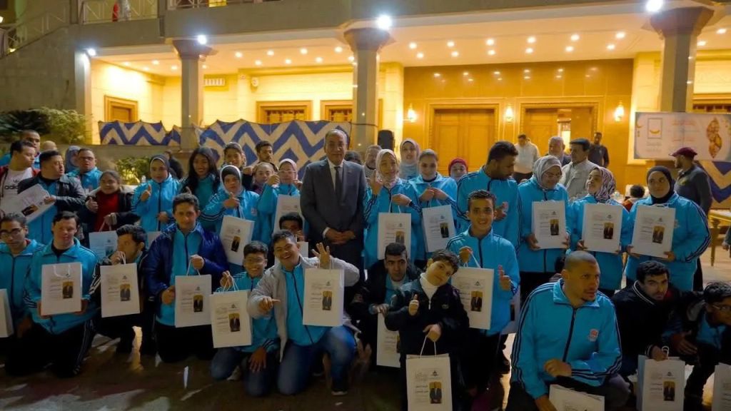 في لفتة إنسانية.. النائب طارق المحمدي يشارك فريق “القلوب البيضاء” إفطار رمضان