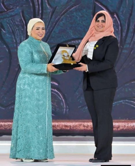 انتصار السيسي تحتفي بمسيرة الدكتورة غادة عامر العلمية