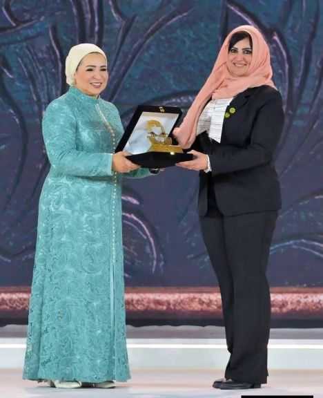 انتصار السيسي تحتفي بمسيرة الدكتورة غادة عامر العلمية