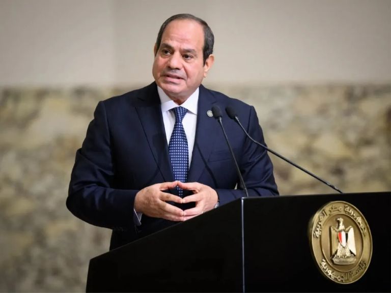 الرئيس السيسي: مصر بفضل الله لن يستطيع أحد أن يمسها أو ينال من مقدراتها